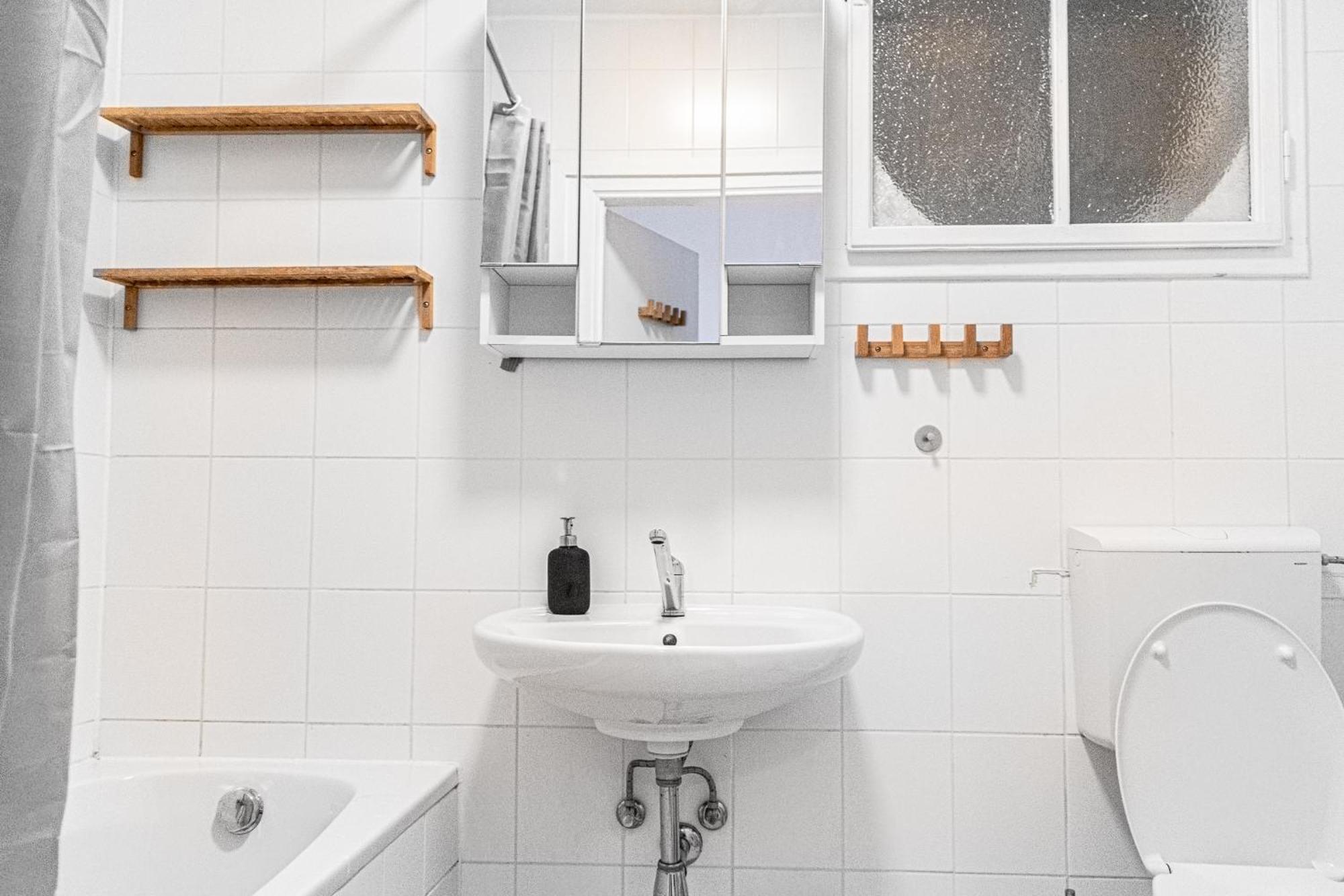Cozy 2br With Tv & Netflix, Steps From Akh * Vienna
